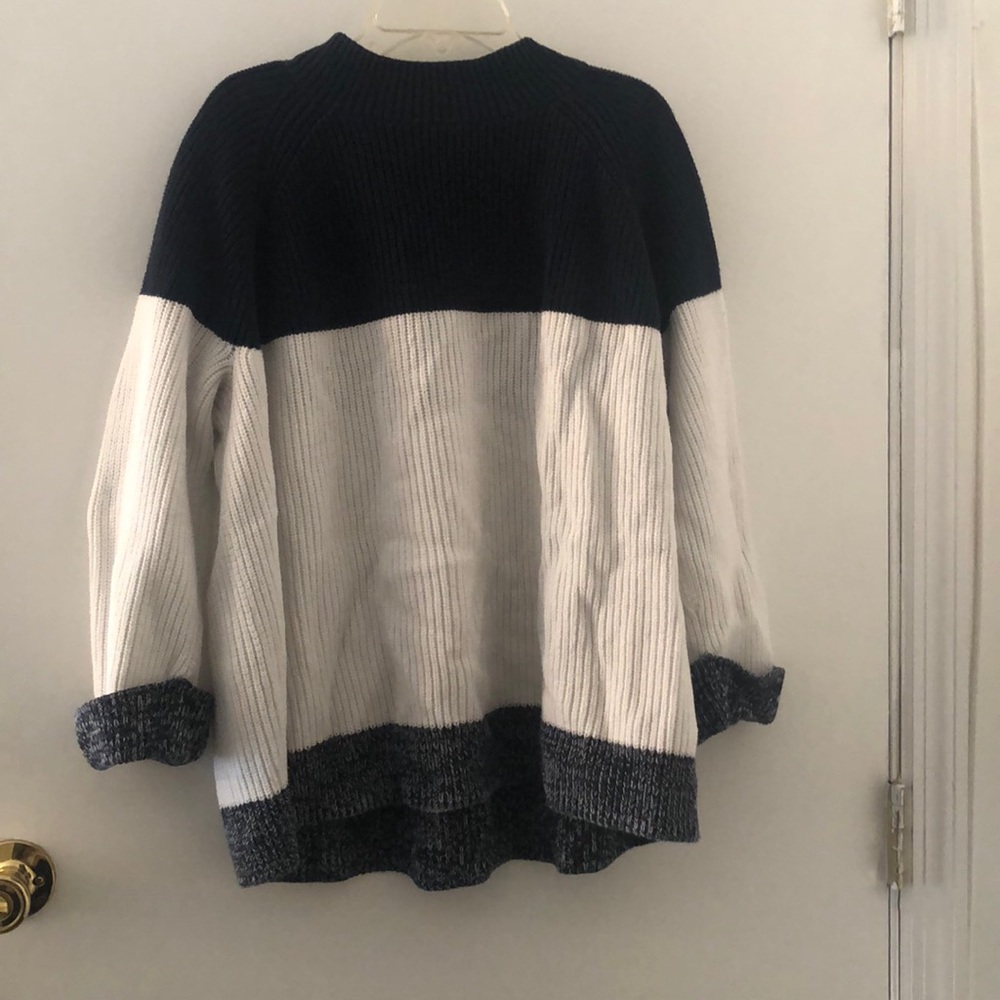 GAP sweater